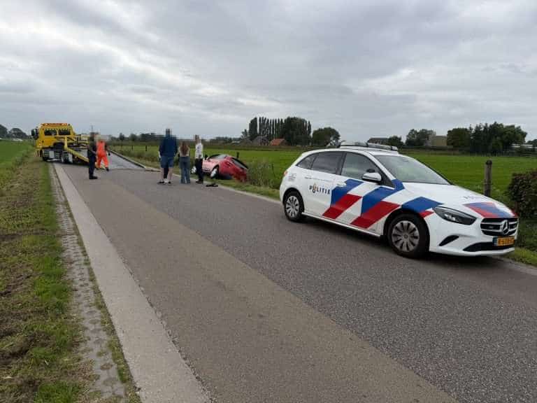 auto-in-sloot-waterweg-september-2026-gepixeld