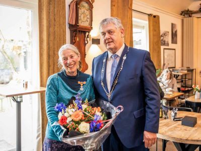 20250425 Lintjesregen 3 mevrouw Falger-Van Haastert