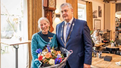 20250425 Lintjesregen 3 mevrouw Falger-Van Haastert