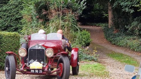 47 bijzondere auto’s op pad: Lions-toertocht levert duizenden euro’s op voor goede doelen 3