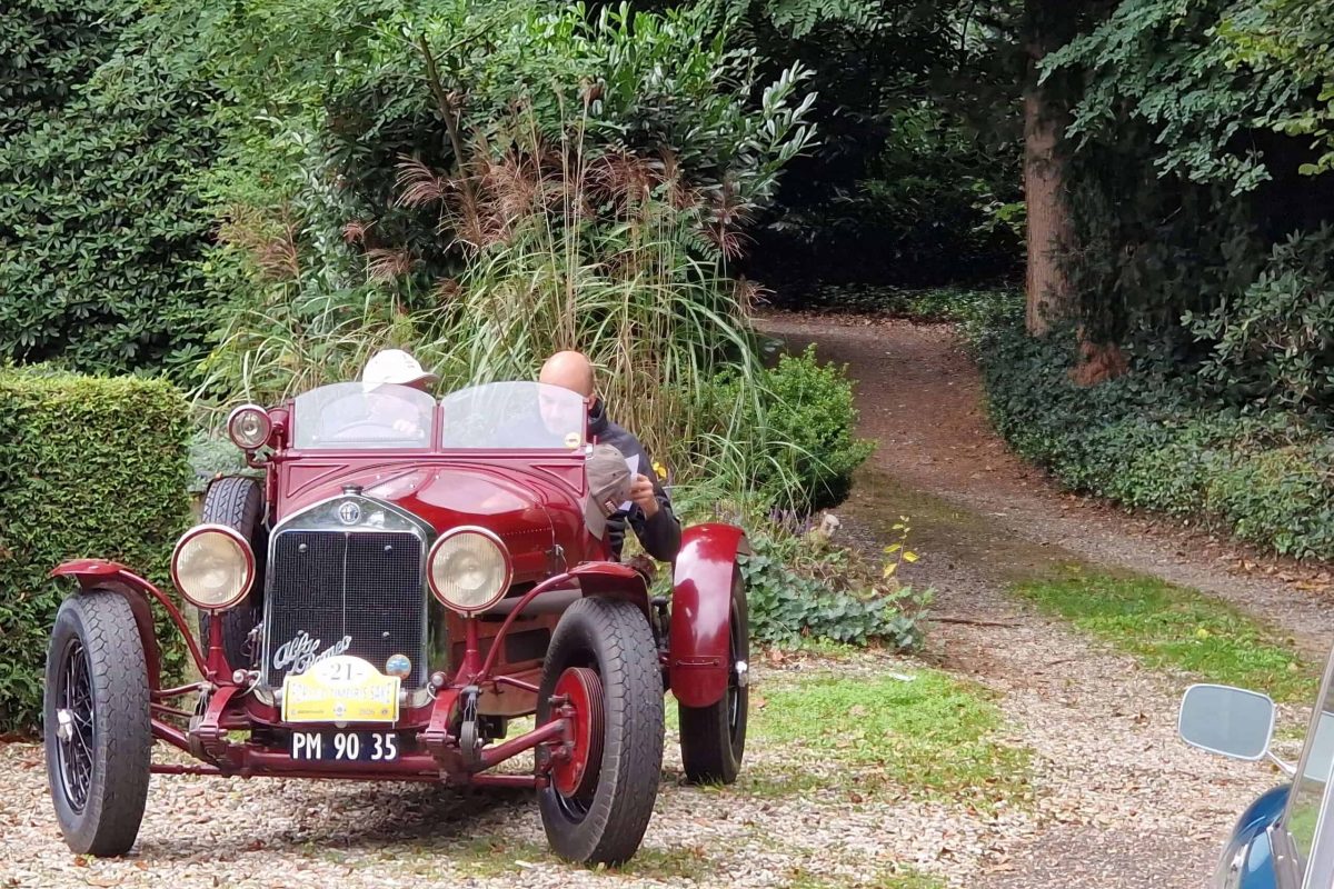47 bijzondere auto’s op pad: Lions-toertocht levert duizenden euro’s op voor goede doelen 3