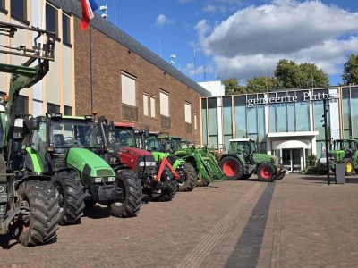 Boeren met trekkers naar gemeentehuis: zorgen over stikstof blijven groot 8