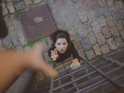 hand-hulp-pexels-samantha-garrote