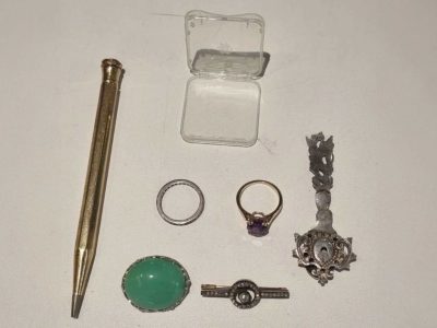 politie-zoekt-eigenaar-sieraden-putten
