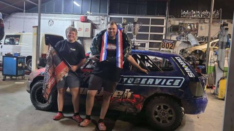 Puttense Jarno Nederlands kampioen autocross, zus Lisanne derde: ‘We gunnen het elkaar’ 2