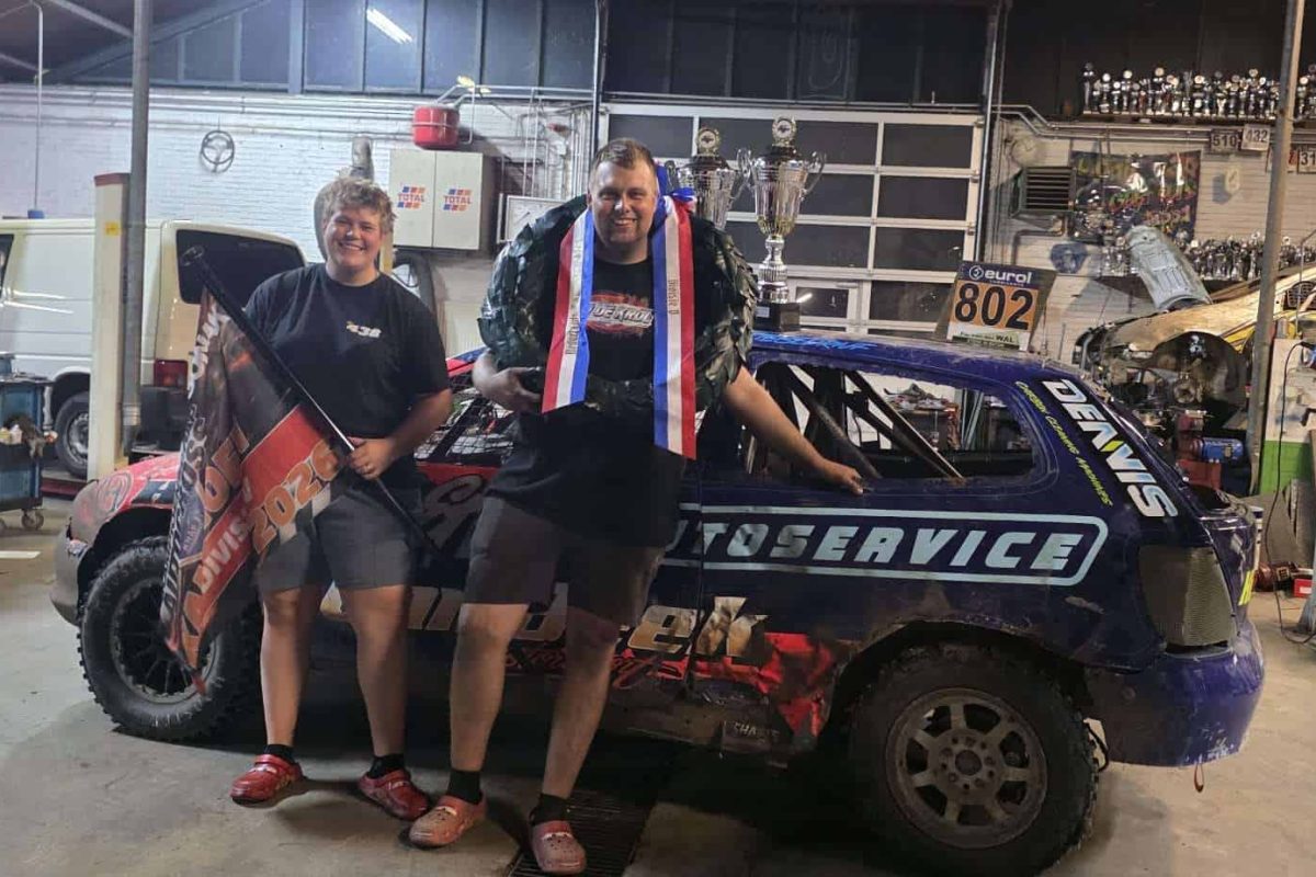Puttense Jarno Nederlands kampioen autocross, zus Lisanne derde: ‘We gunnen het elkaar’ 2