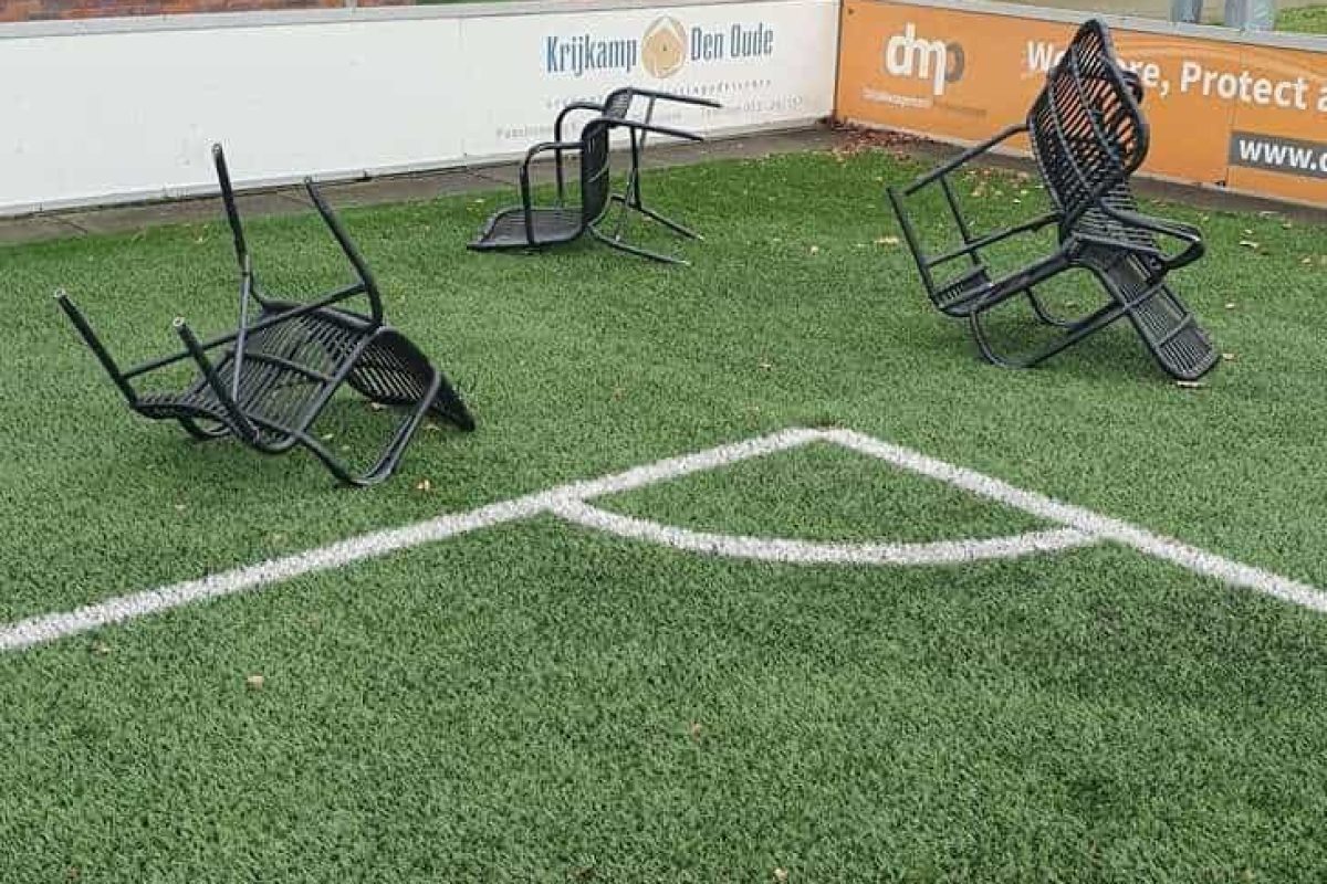 sdc-putten-vernielingen-stoelen