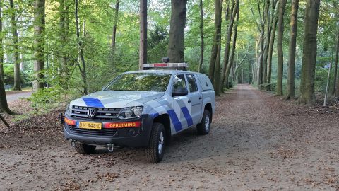 Vijf antitankgranaten gevonden in Putterbos, EOD blaast ze ter plekke op (video) 4