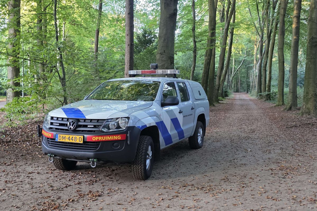 Vijf antitankgranaten gevonden in Putterbos, EOD blaast ze ter plekke op (video) 4