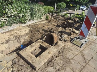 Waterleiding gesprongen aan Roosendaalseweg: nachtwerk voor monteurs
