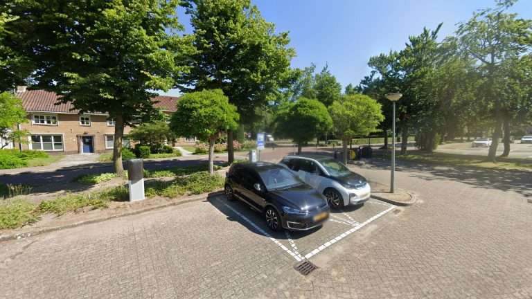 laadpalen-in-putten-achter-gemeentehuis