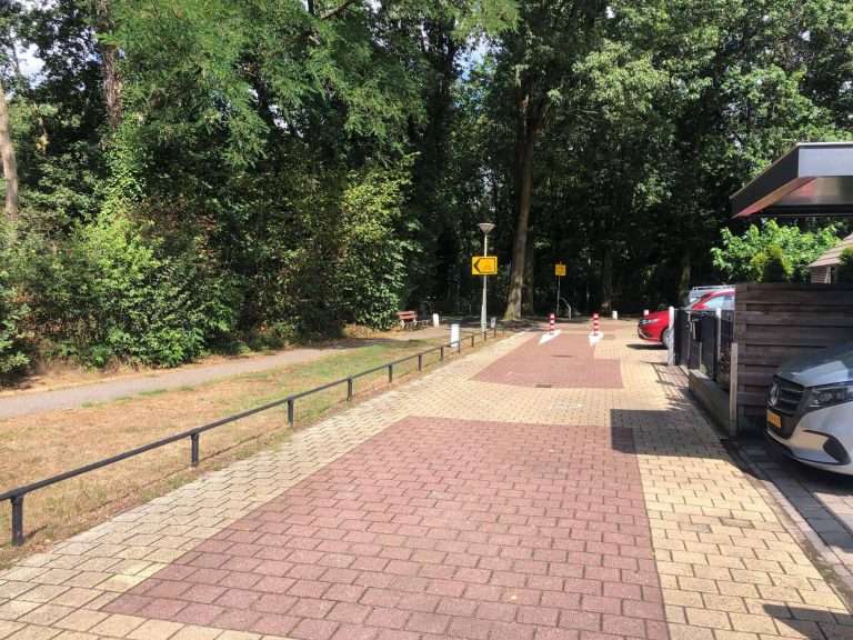 Paaltjes in woonwijk teruggezet: Wij Putten wil uitleg van college