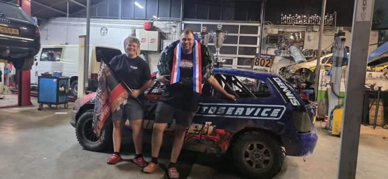 Puttense Jarno Nederlands kampioen autocross, zus Lisanne derde: ‘We gunnen het elkaar’ 2