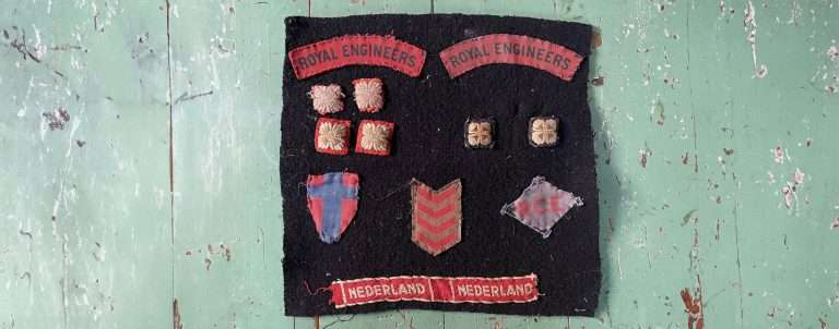 stukje-stof-met-bijzondere-geschiedenis-uit-Putten-in-Beekbergs-oorlogsmuseum-1